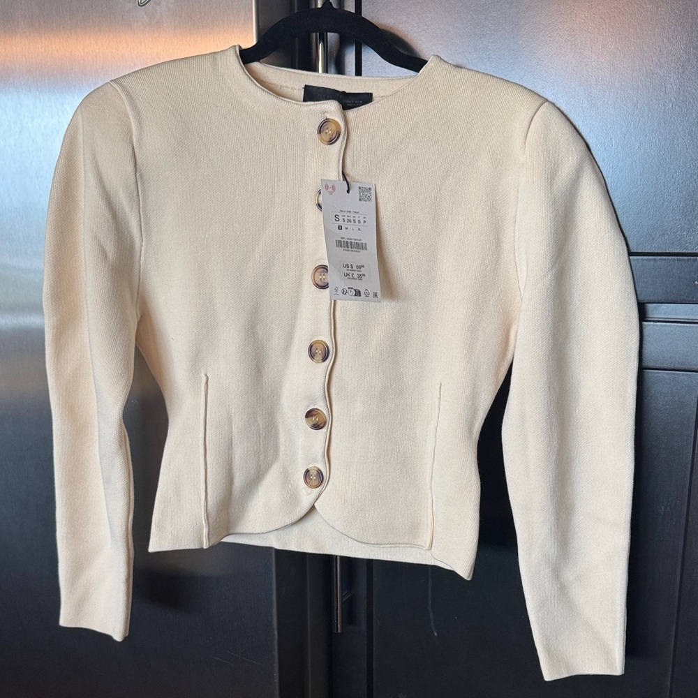 Zara Cream Button-Front Cropped Top